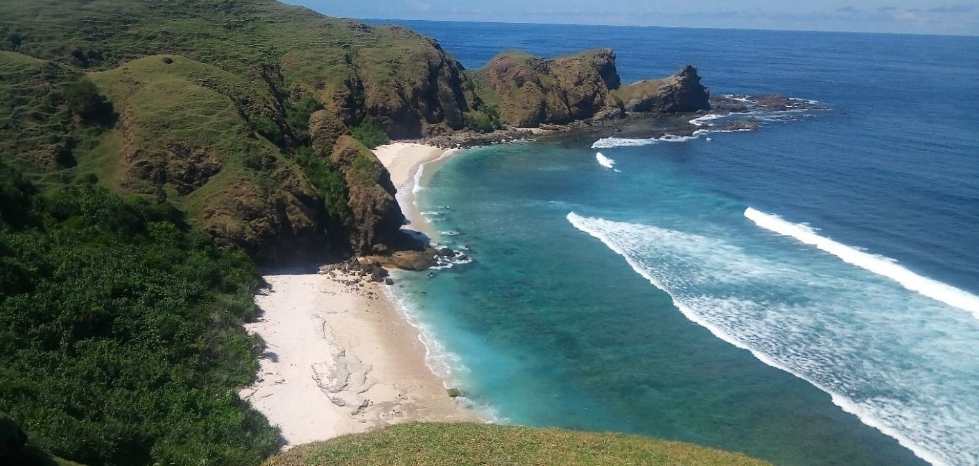 Crique entre les falaises