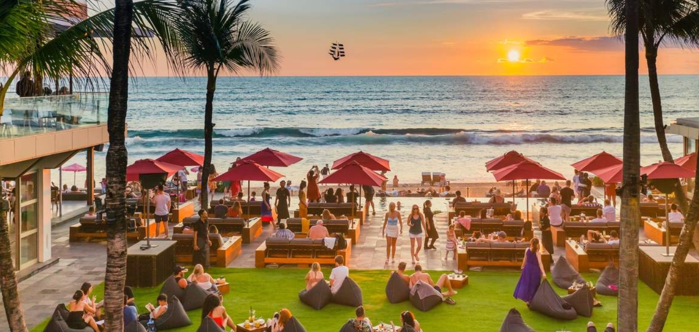 Beach club au sunset