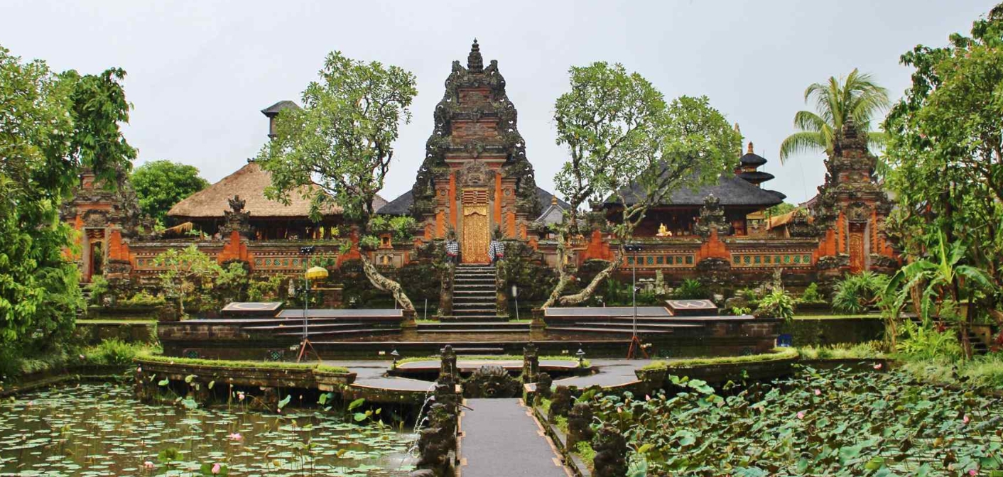 Temple et bassin de lotus